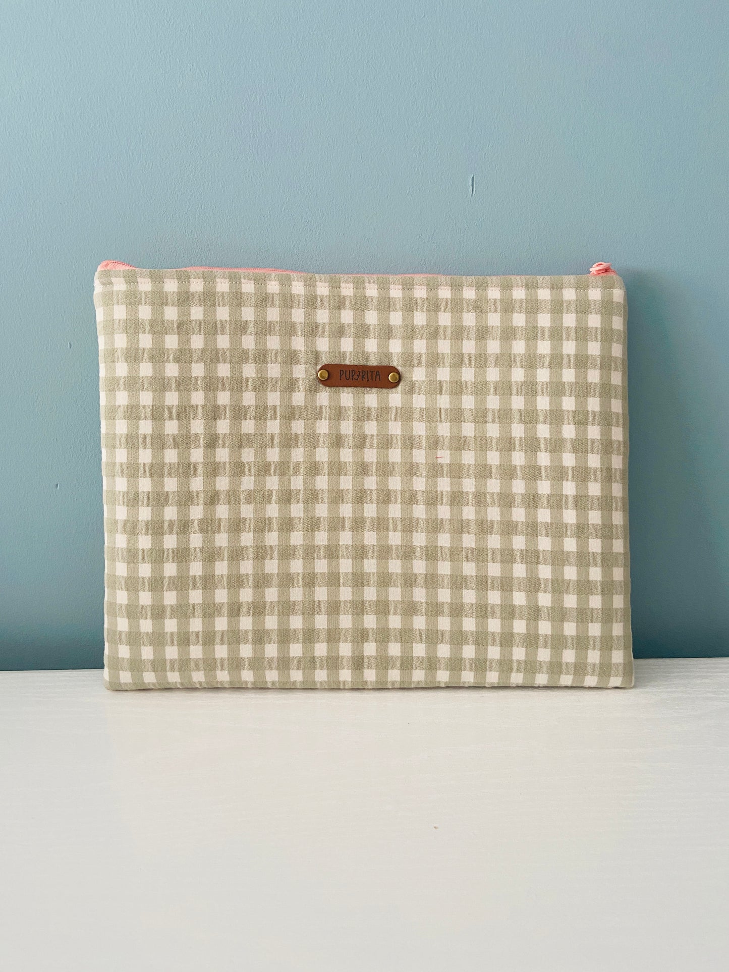 NECESER/FUNDA IPAD/LIBRO SAMPLE
