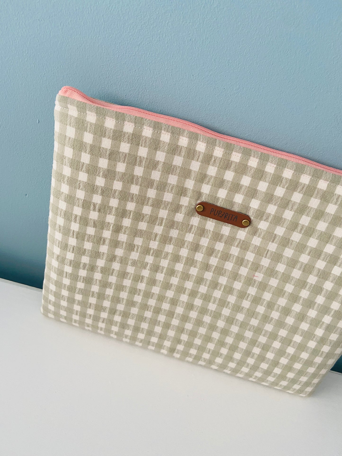 NECESER/FUNDA IPAD/LIBRO SAMPLE
