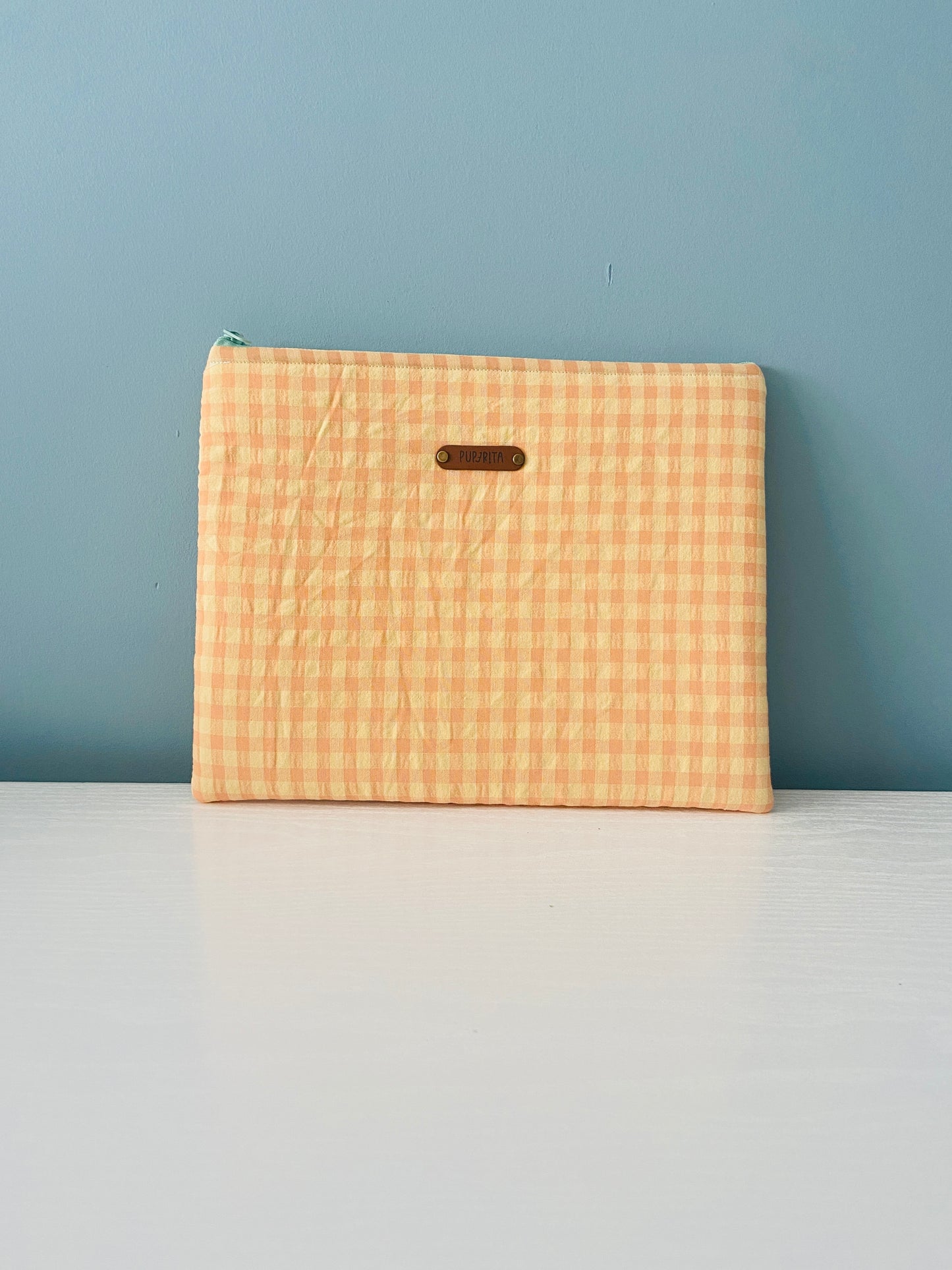 NECESER/FUNDA IPAD/LIBRO SAMPLE