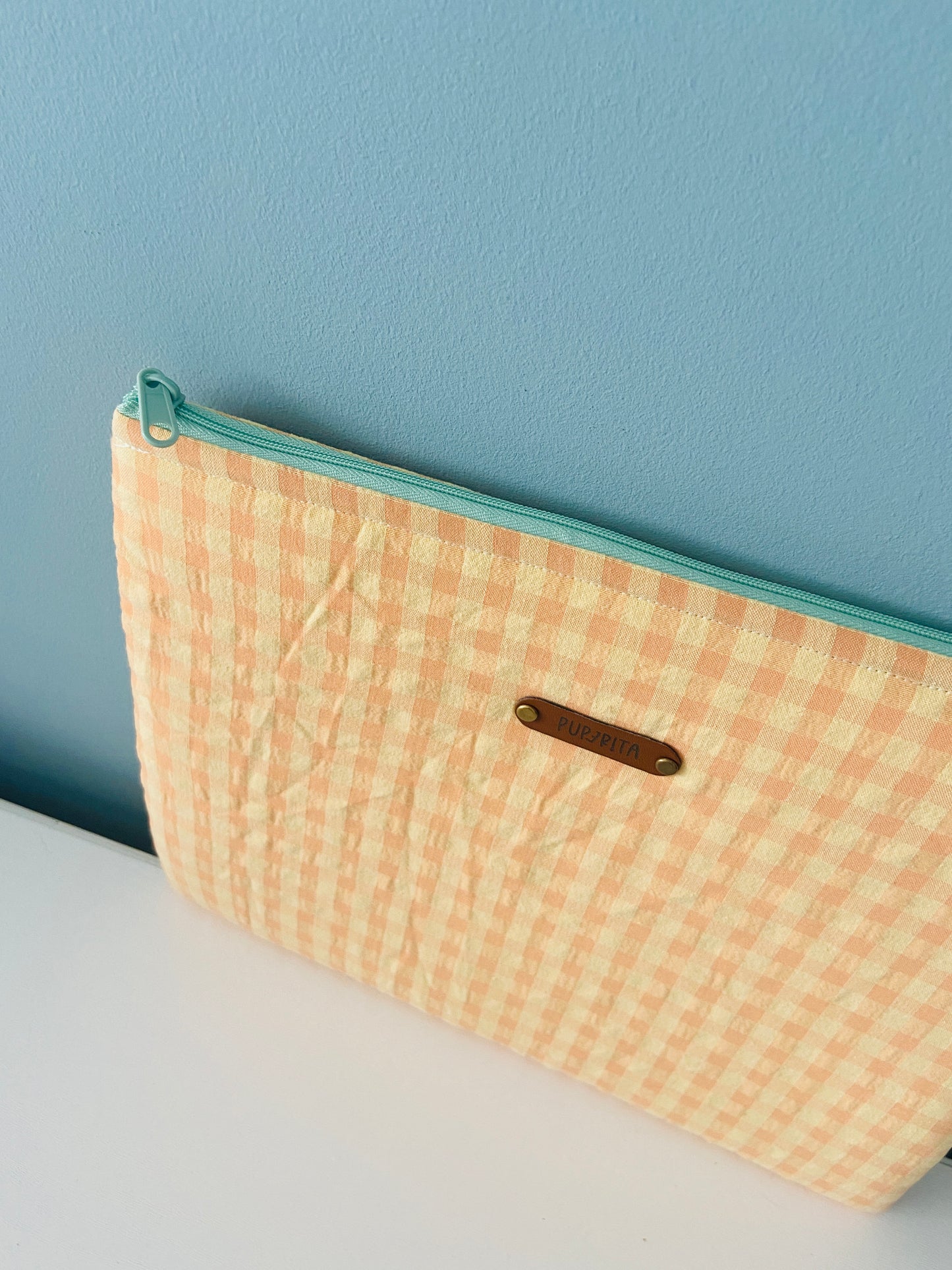 NECESER/FUNDA IPAD/LIBRO SAMPLE