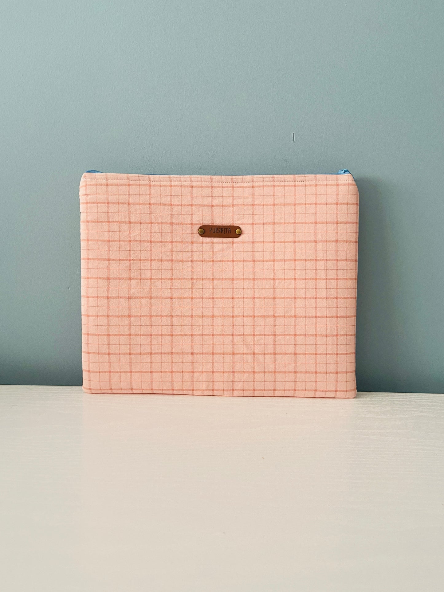 NECESER/FUNDA IPAD/LIBRO SAMPLE
