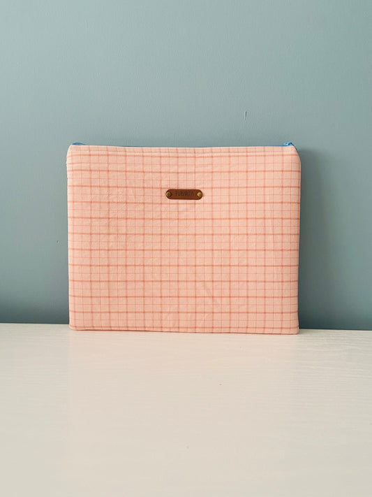 NECESER/FUNDA IPAD/LIBRO ROSA