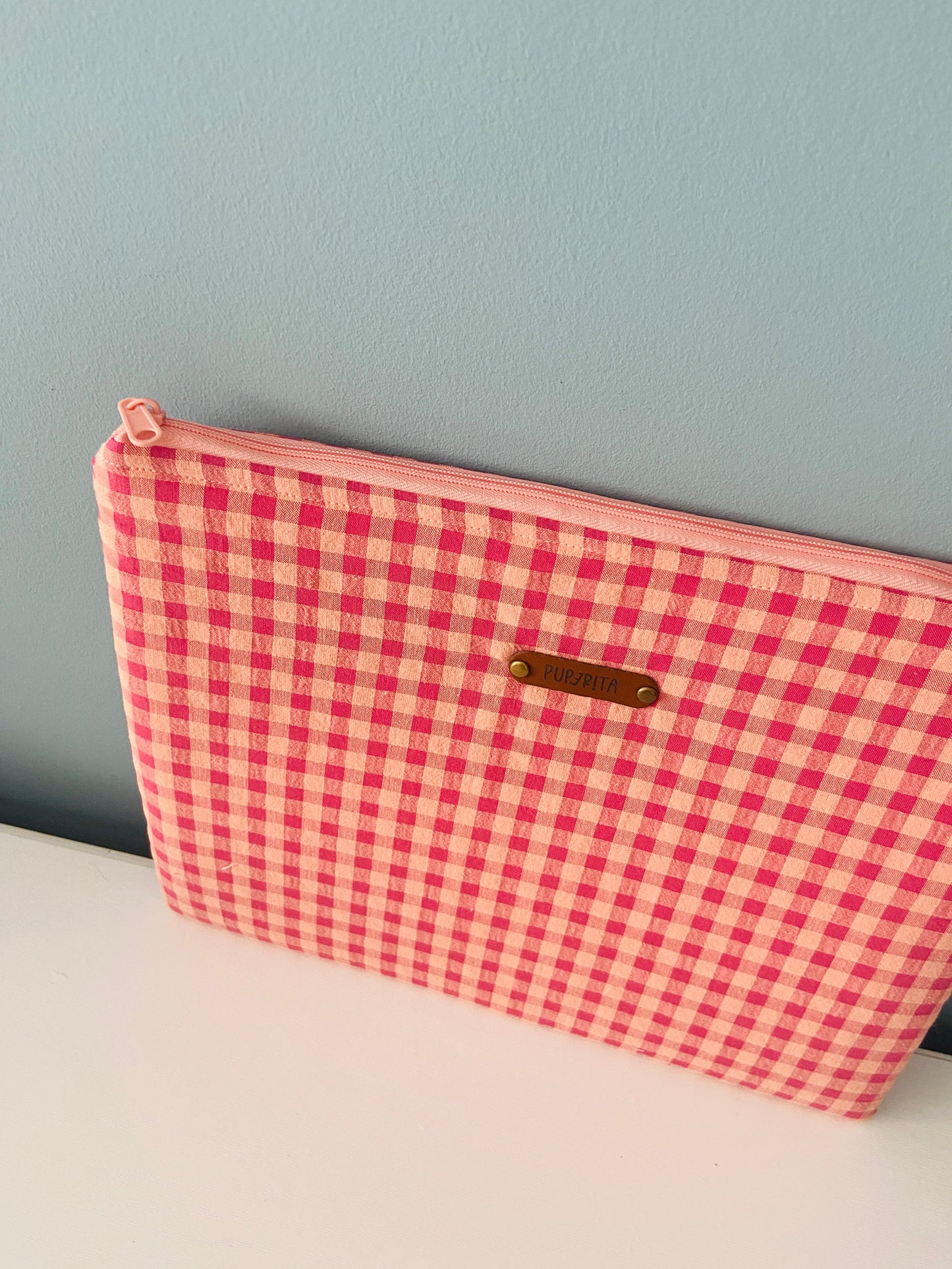 NECESER/FUNDA IPAD/LIBRO SAMPLE