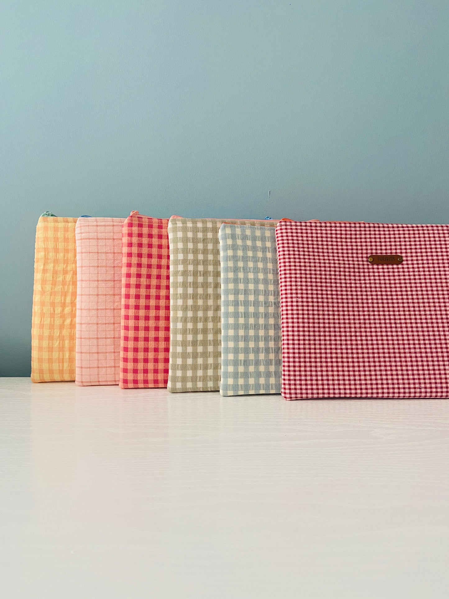 NECESER/FUNDA IPAD/LIBRO SAMPLE