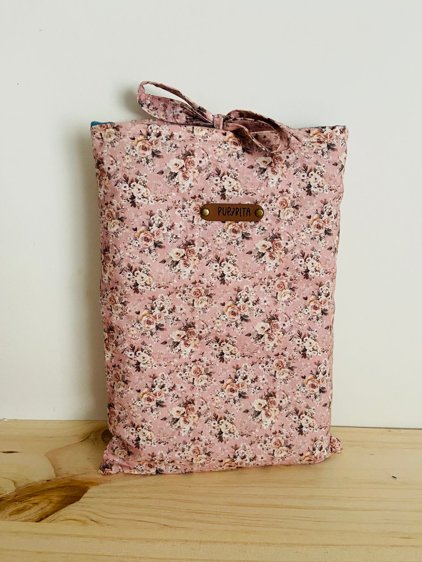 FUNDA LIBRO LAZO ROSAS