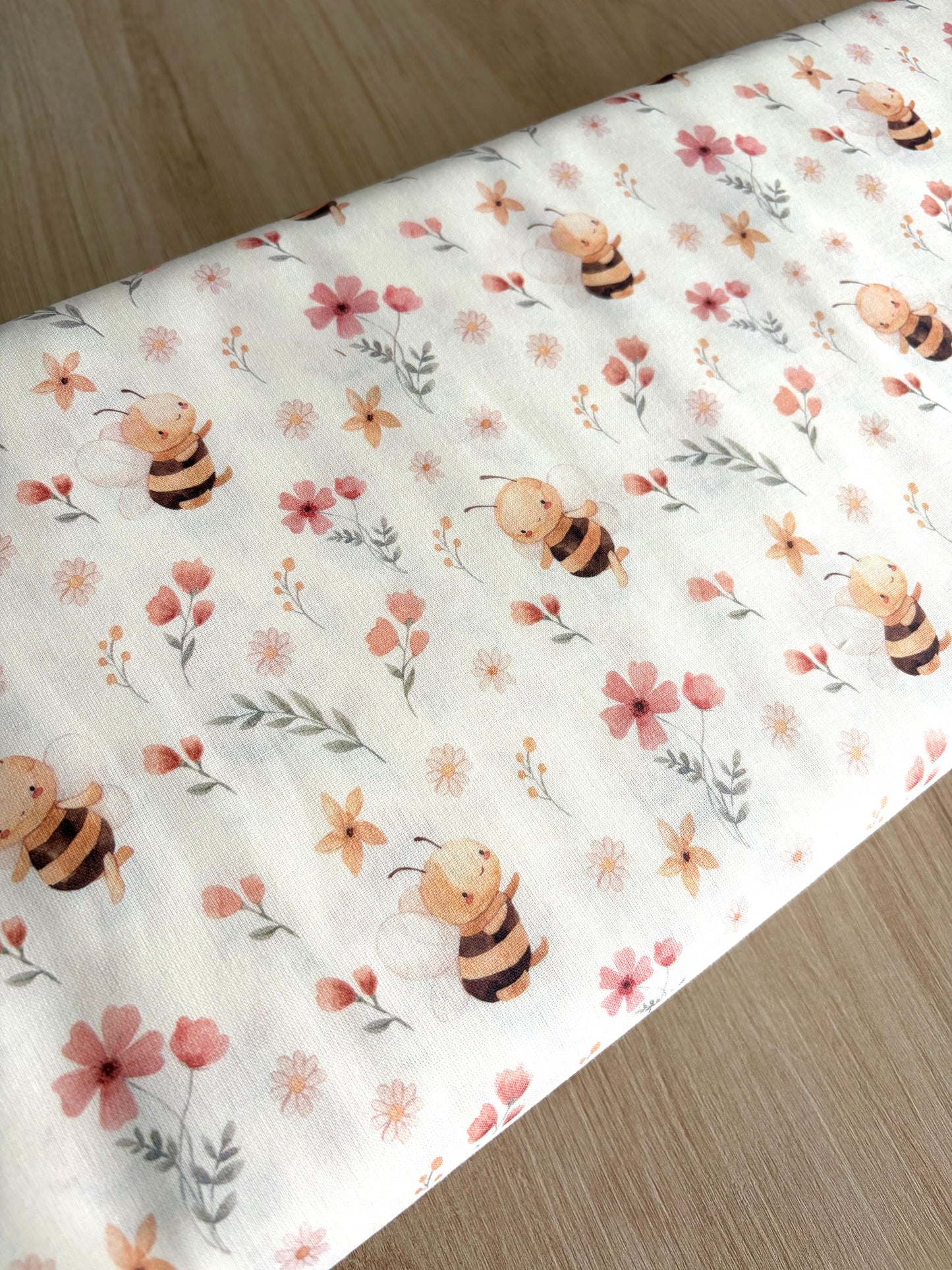 PERCAL ABEJAS (FONDO BLANCO ROTO)