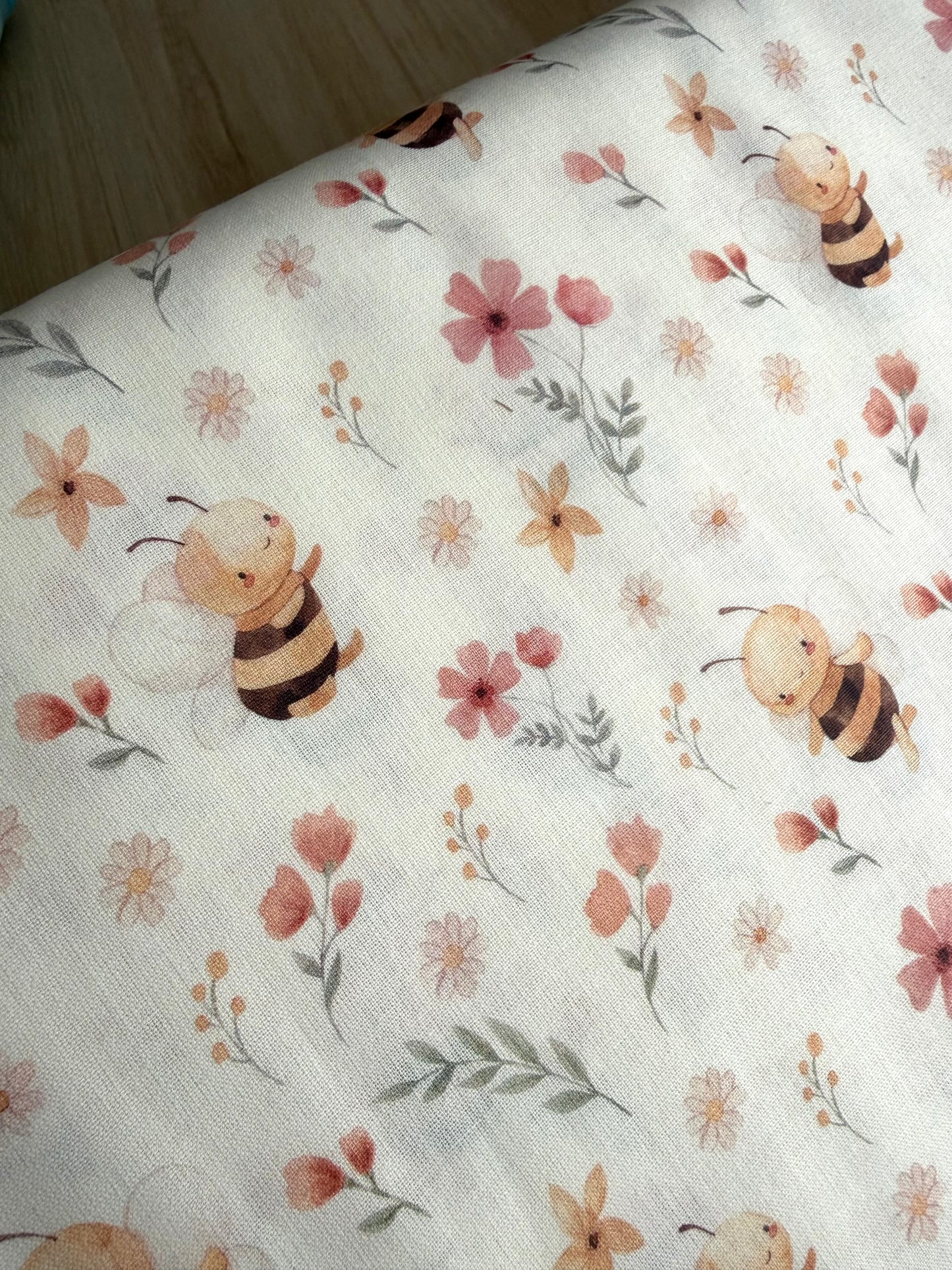 PERCAL ABEJAS (FONDO BLANCO ROTO)